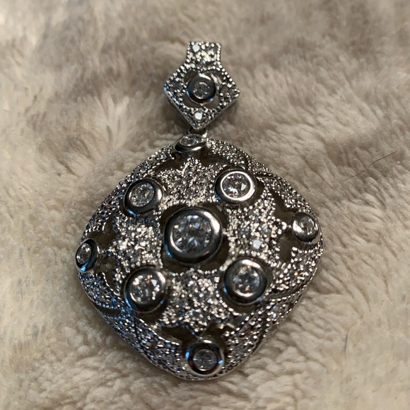 Gorgeous Sterling silver CZ pendant - Picture 2 of 5